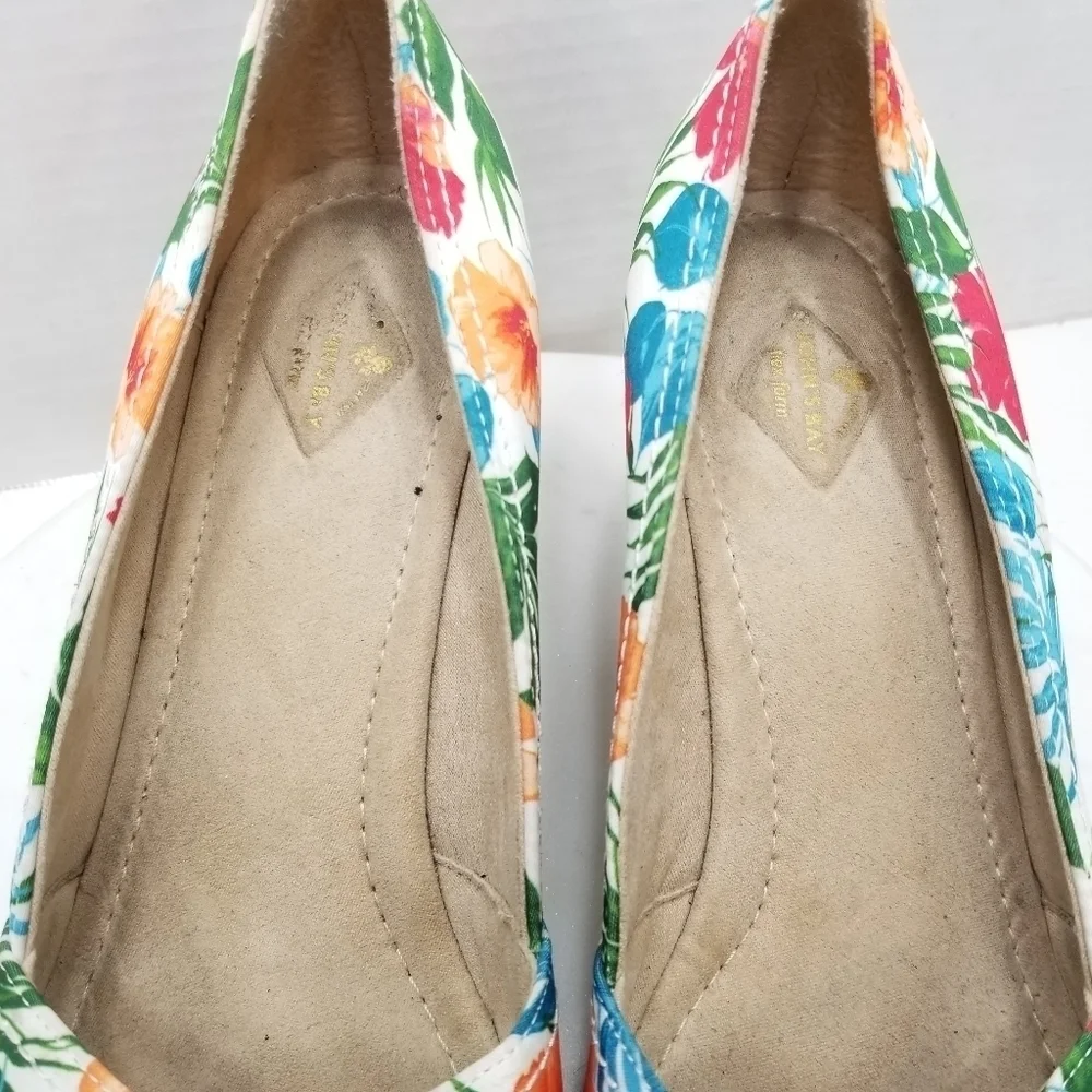 St. John's Bay Tropical print‎ 8.5 espadrille wedge